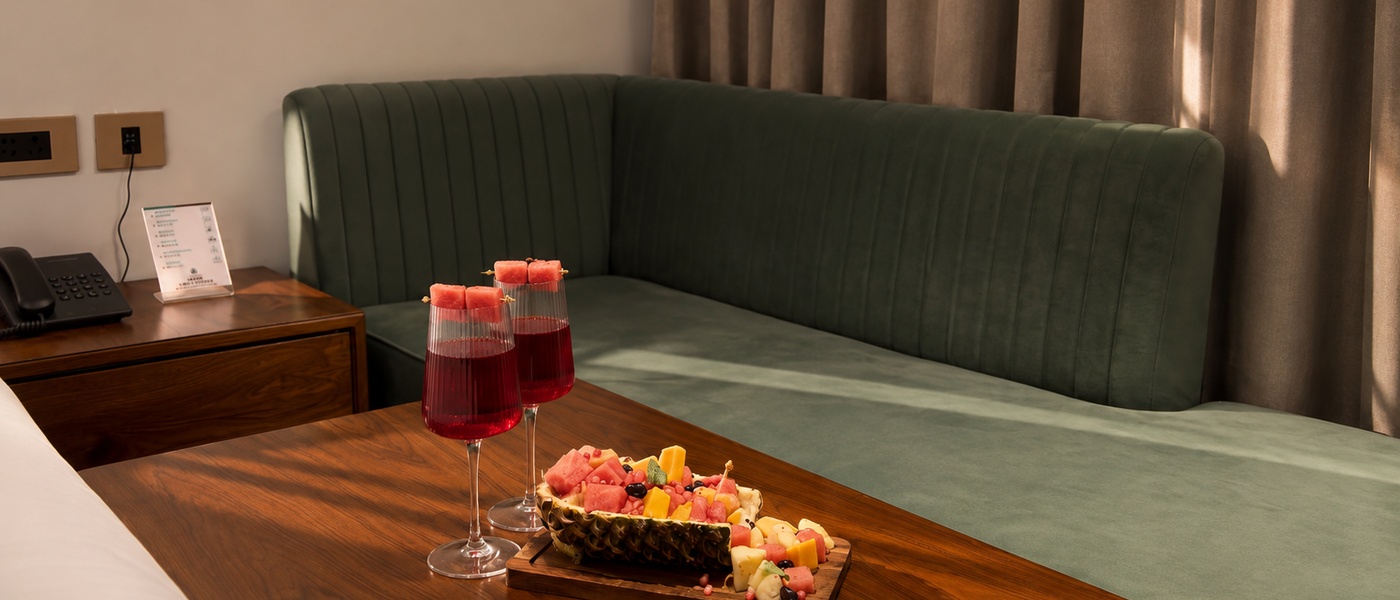 Jacuzzi_Suite_04_1400x600