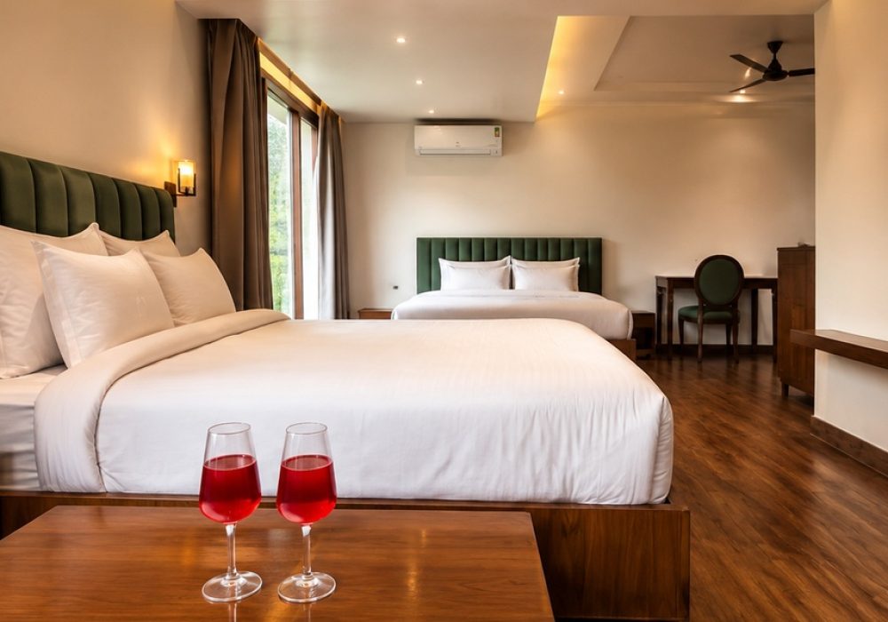 Family_Jacuzzi_Suite_06_1400x600