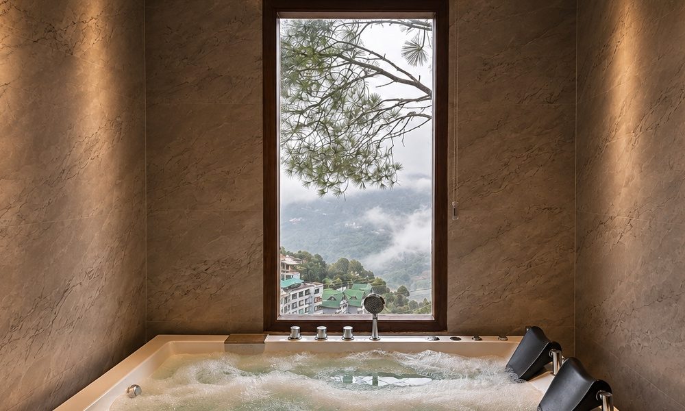 Family_Jacuzzi_Suite_09_1400x600